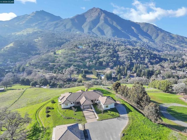 420 Leon Ct, Clayton, CA 94517