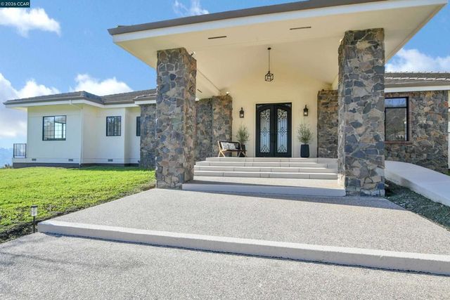 420 Leon Ct, Clayton, CA 94517