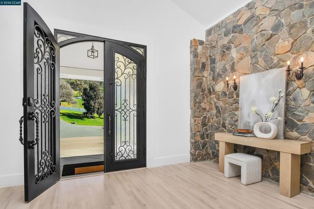 420 Leon Ct, Clayton, CA 94517