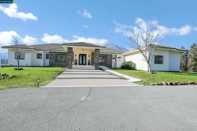 420 Leon Ct, Clayton, CA 94517