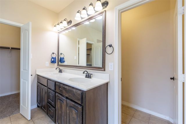 637 Peach Lane, Burleson, TX 76028