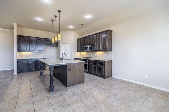 637 Peach Lane, Burleson, TX 76028