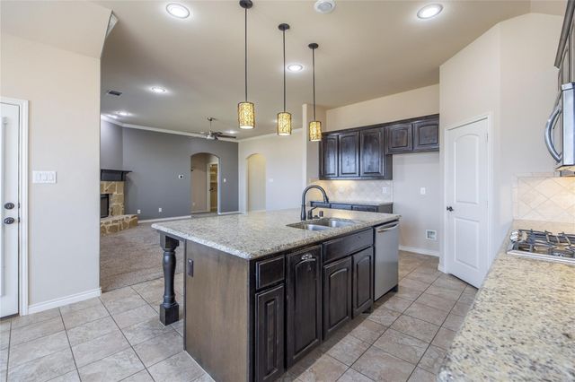 637 Peach Lane, Burleson, TX 76028