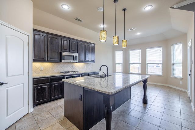 637 Peach Lane, Burleson, TX 76028