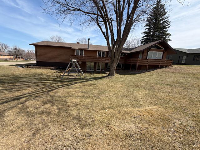 613 Pennsylvania Avenue, Adrian, MN 56110