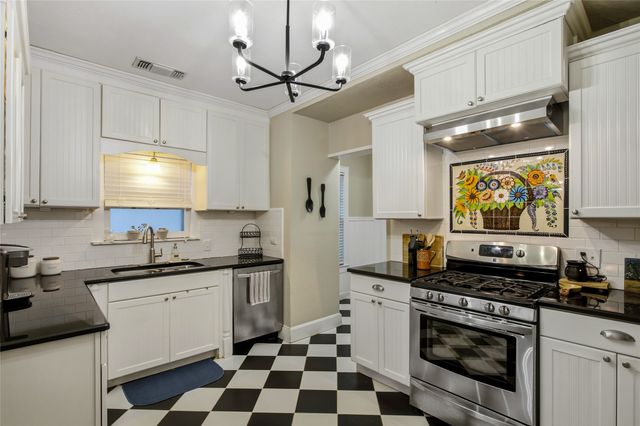 815 W Woodard Street, Denison, TX 75020