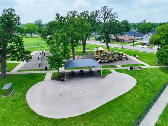815 W Woodard Street, Denison, TX 75020