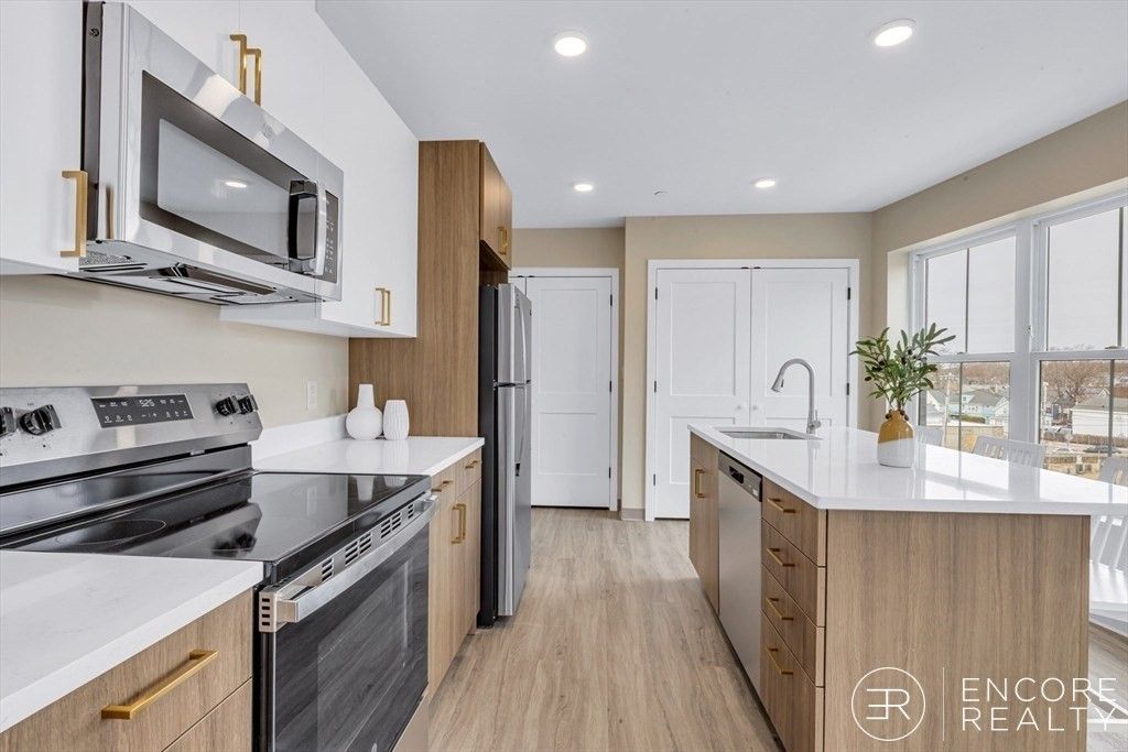 375 Cummins Hwy 501, Boston, MA 02131