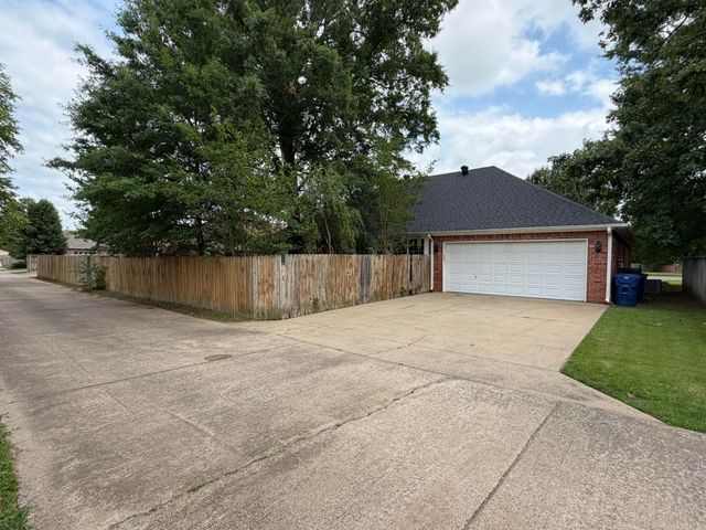 205 Country Club Parkway, Maumelle, AR 72113