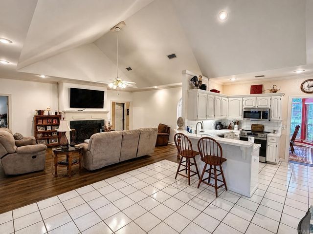 205 Country Club Parkway, Maumelle, AR 72113