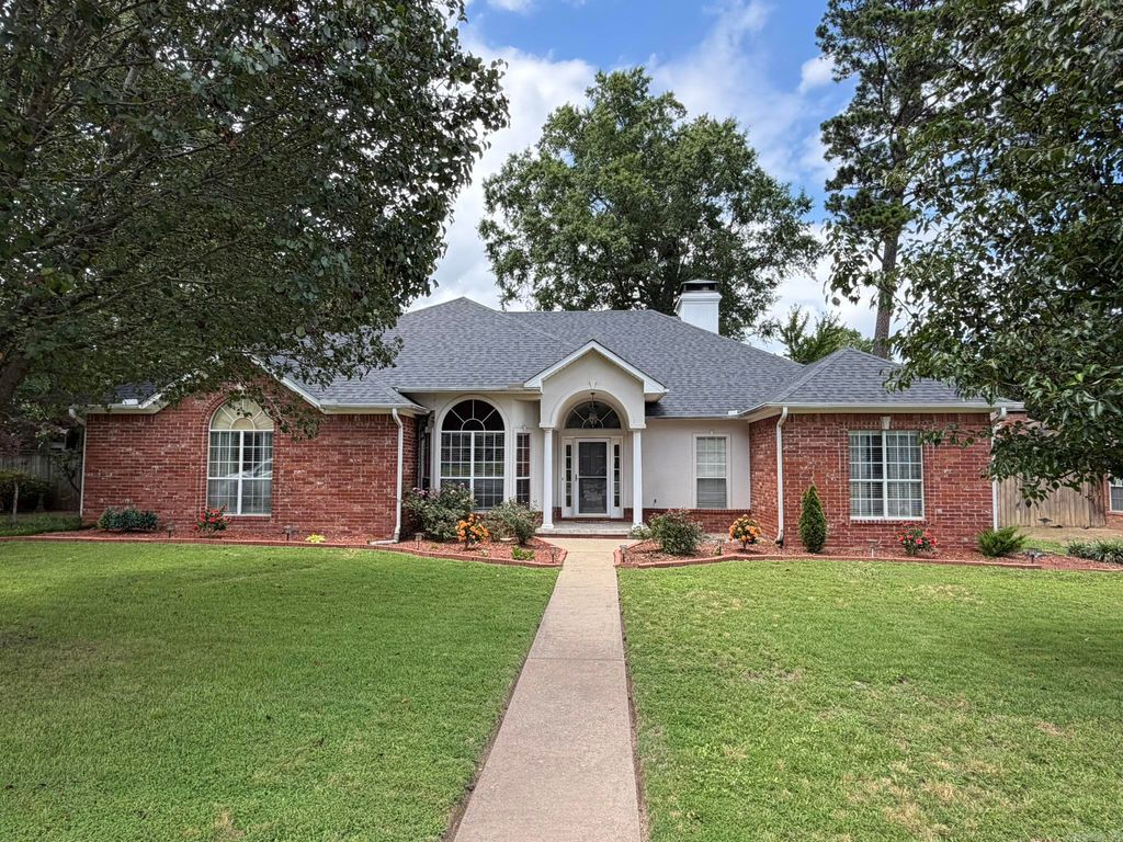 205 Country Club Parkway, Maumelle, AR 72113