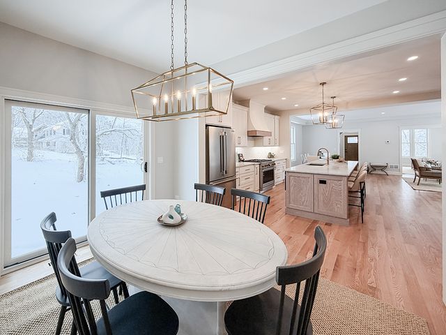 885 Geneva Road, St. Charles, IL 60174