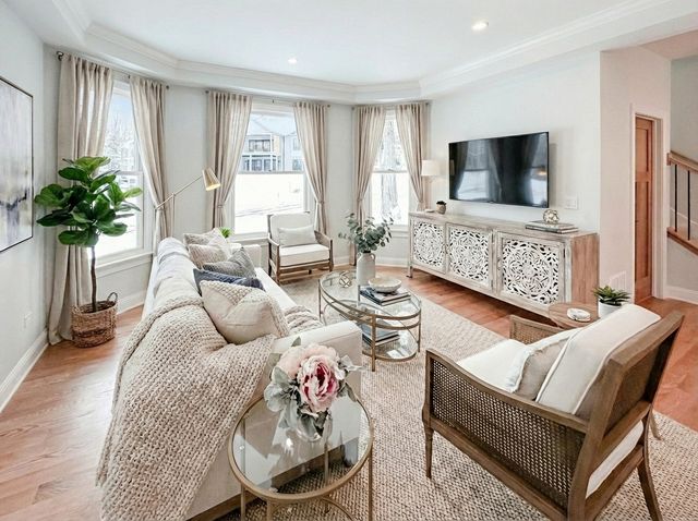 885 Geneva Road, St. Charles, IL 60174