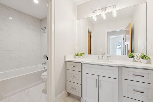 885 Geneva Road, St. Charles, IL 60174