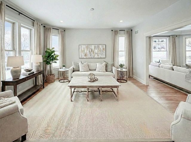 885 Geneva Road, St. Charles, IL 60174