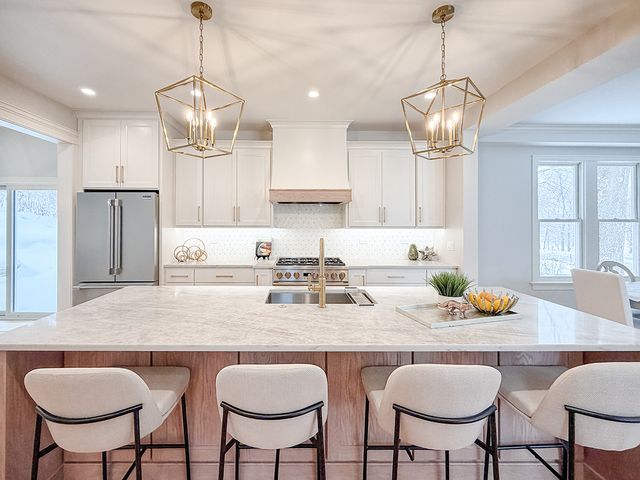 885 Geneva Road, St. Charles, IL 60174