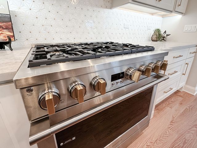 885 Geneva Road, St. Charles, IL 60174