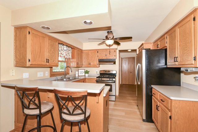 W176S8429 Clearbrook DRIVE, Muskego, WI 53150