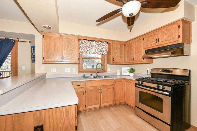 W176S8429 Clearbrook DRIVE, Muskego, WI 53150