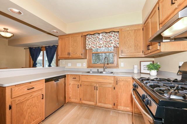 W176S8429 Clearbrook DRIVE, Muskego, WI 53150