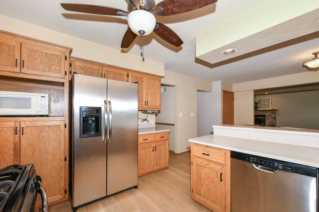 W176S8429 Clearbrook DRIVE, Muskego, WI 53150