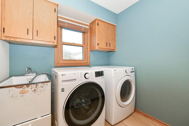 W176S8429 Clearbrook DRIVE, Muskego, WI 53150