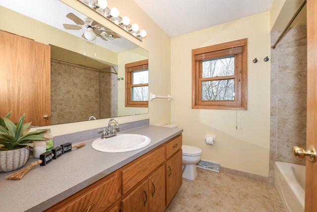 W176S8429 Clearbrook DRIVE, Muskego, WI 53150