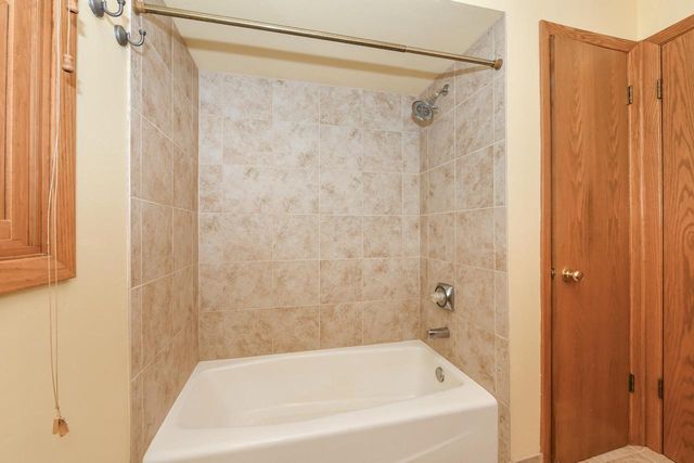 W176S8429 Clearbrook DRIVE, Muskego, WI 53150