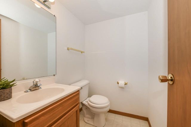 W176S8429 Clearbrook DRIVE, Muskego, WI 53150