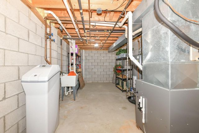 W176S8429 Clearbrook DRIVE, Muskego, WI 53150