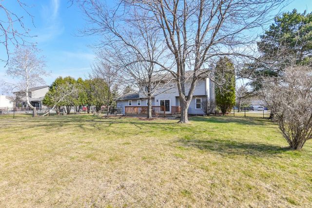 W176S8429 Clearbrook DRIVE, Muskego, WI 53150