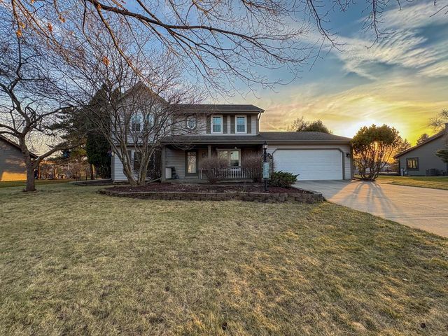 W176S8429 Clearbrook DRIVE, Muskego, WI 53150