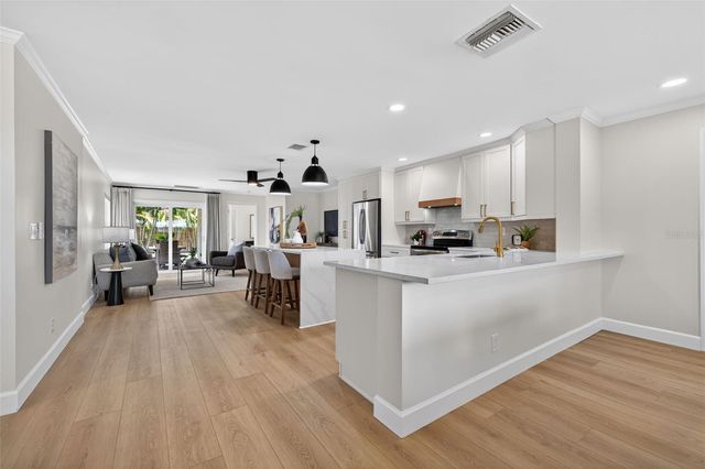 413 43RD AVENUE NE, St Petersburg, FL 33703