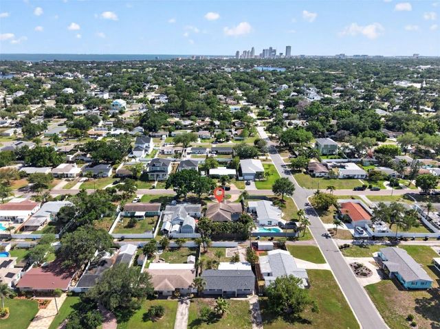413 43RD AVENUE NE, St Petersburg, FL 33703