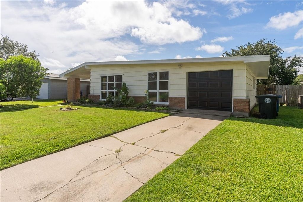 1009 Driftwood Pl, Corpus Christi, TX 78411