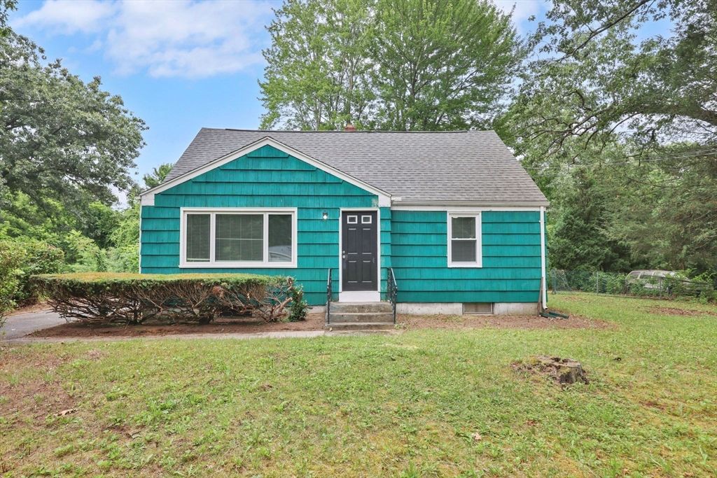 31 Cosgrove Ave, Agawam, MA 01001