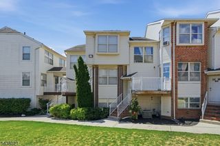726 Harbortown Blvd, Perth Amboy City, NJ 08861