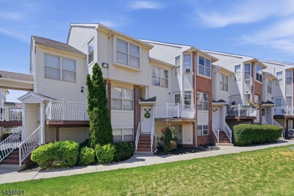 726 Harbortown Blvd, Perth Amboy City, NJ 08861 — photo 2