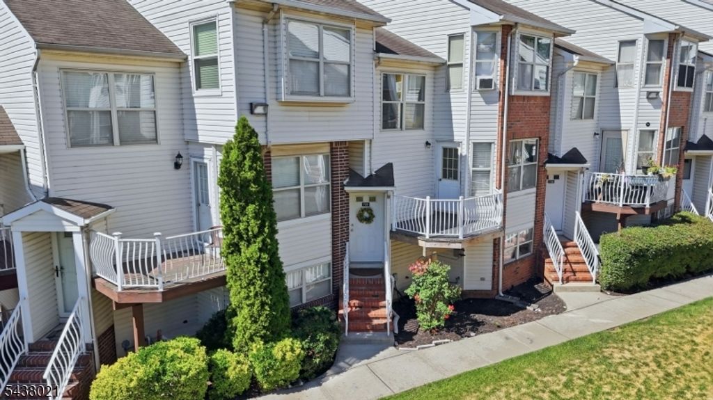 726 Harbortown Blvd, Perth Amboy City, NJ 08861 — photo 3