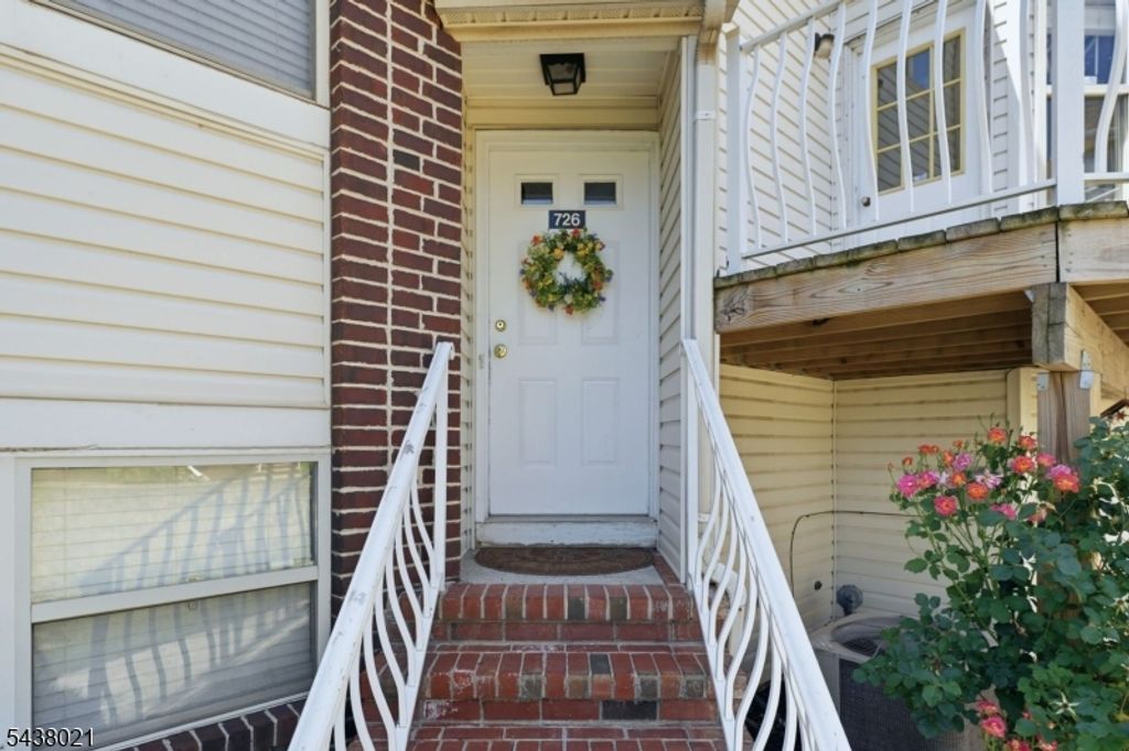 726 Harbortown Blvd, Perth Amboy City, NJ 08861 — photo 5