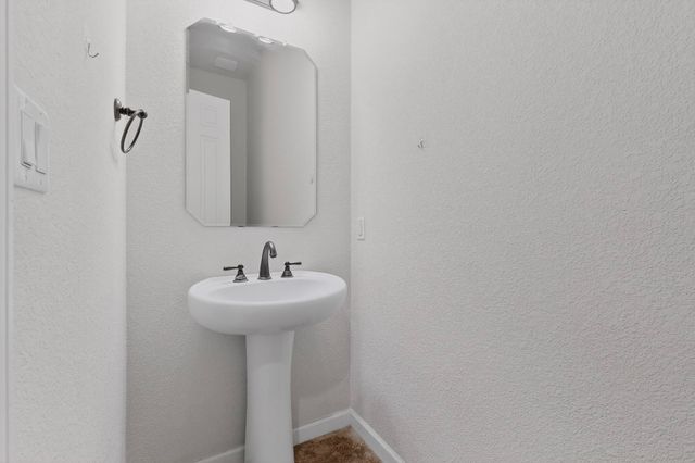 612 Sierra Verde Way NE, Rio Rancho, NM 87124