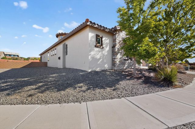 612 Sierra Verde Way NE, Rio Rancho, NM 87124