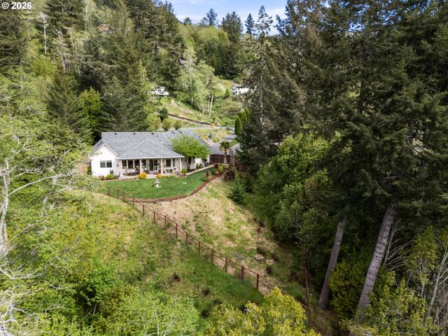 17146 Mountain Dr Ln, Brookings, OR 97415