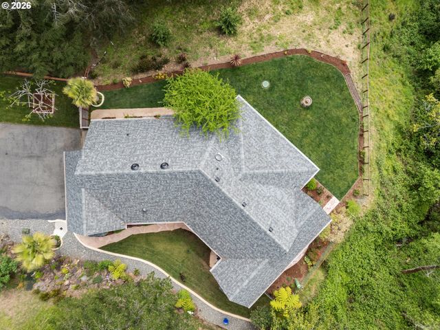 17146 Mountain Dr Ln, Brookings, OR 97415