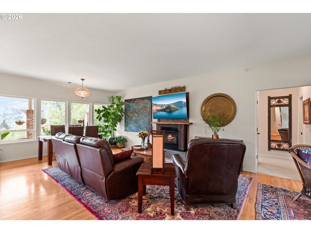 17146 Mountain Dr Ln, Brookings, OR 97415