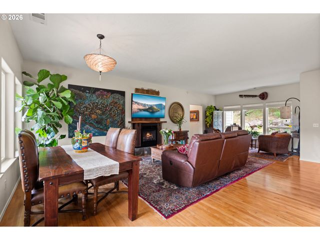 17146 Mountain Dr Ln, Brookings, OR 97415