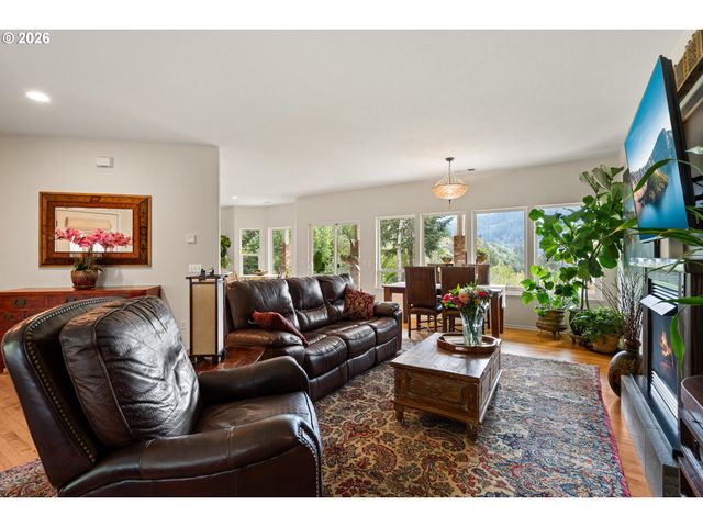 17146 Mountain Dr Ln, Brookings, OR 97415