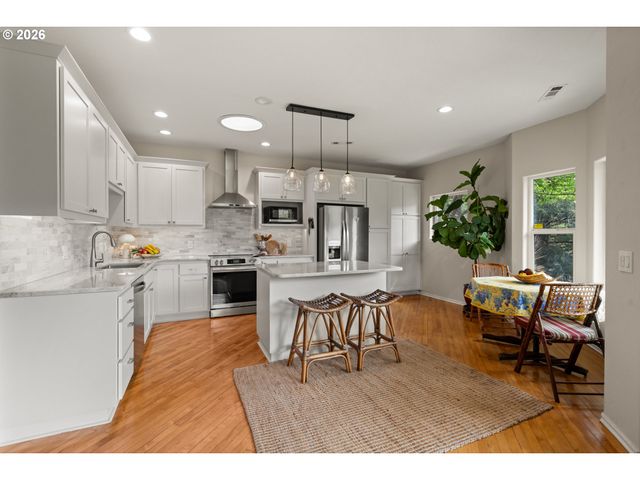 17146 Mountain Dr Ln, Brookings, OR 97415