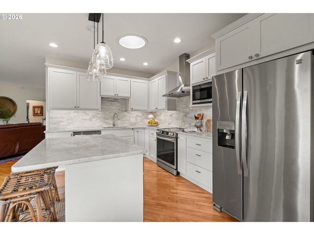 17146 Mountain Dr Ln, Brookings, OR 97415