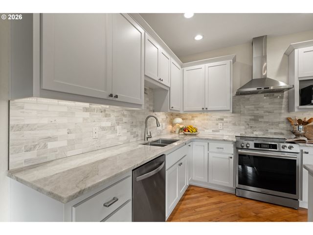 17146 Mountain Dr Ln, Brookings, OR 97415
